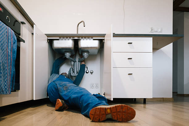 Professional Plumbing technician working in Oak Park, IL